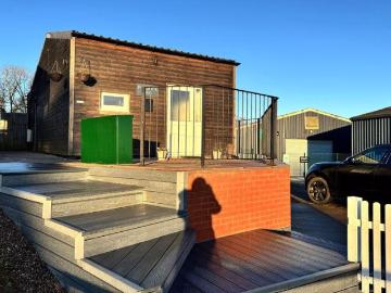 1 bedroom detached bungalow to rent