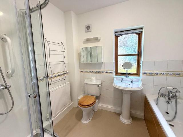 1 bedroom detached bungalow to rent