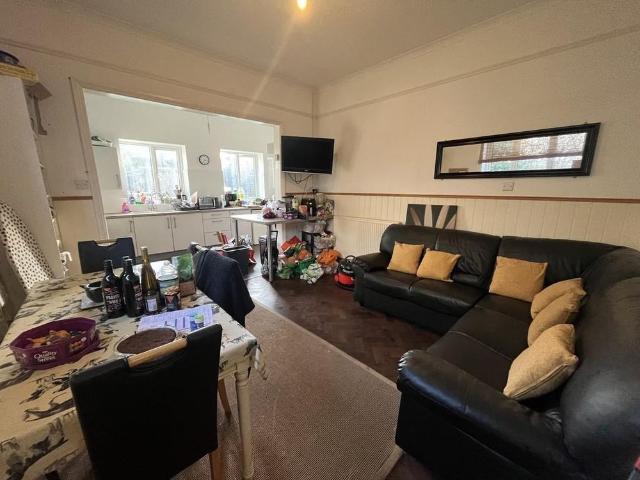 1 bedroom detached bungalow to rent