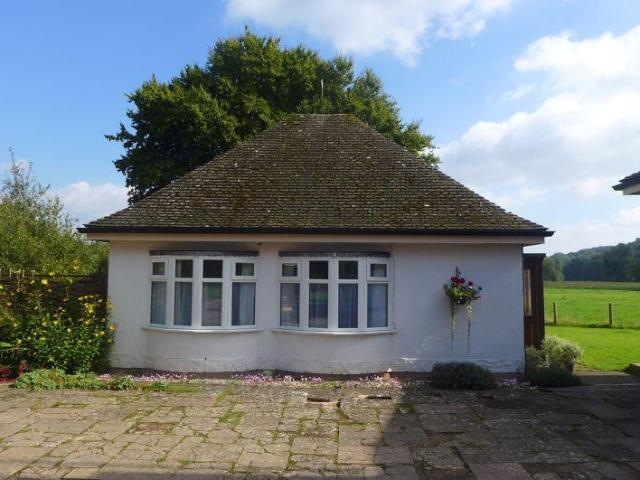 1 bedroom detached bungalow to rent