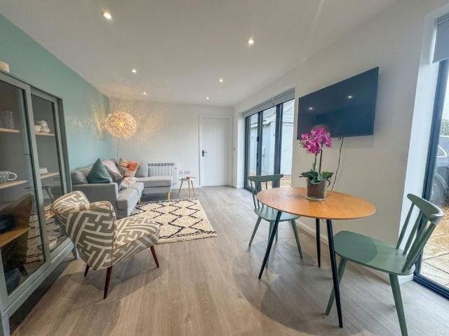 1 bedroom detached bungalow to rent