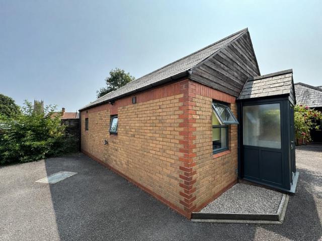 1 bedroom detached bungalow to rent