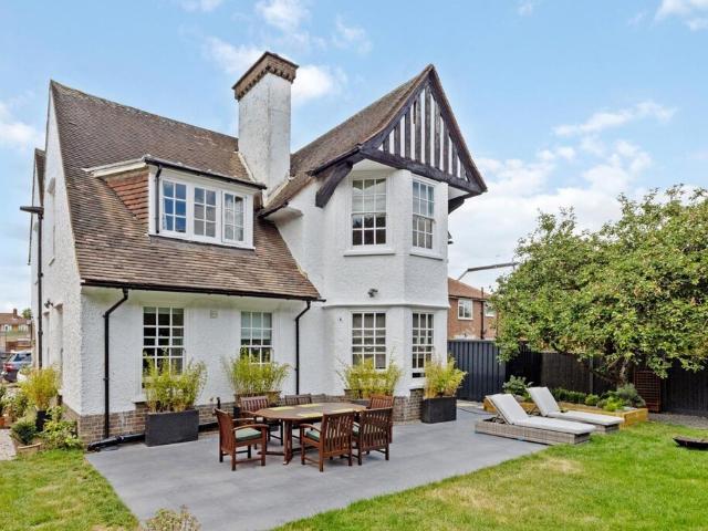 1 Bedroom Detached House, Broadwater Road, Tooting