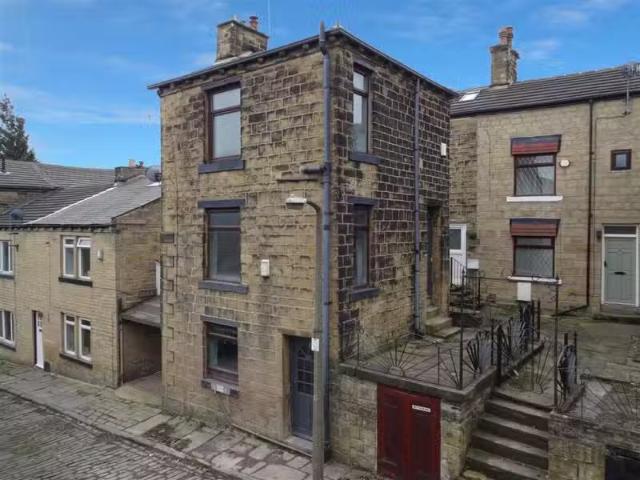 1 bedroom detached house for rent in Spring Street, Idle, Brad.