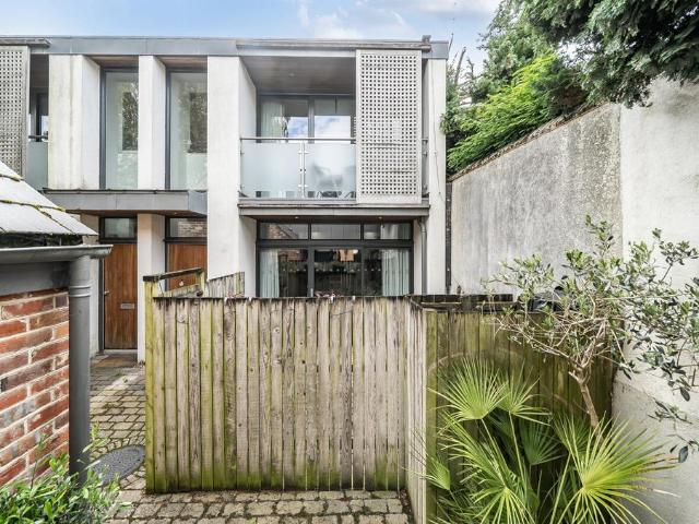 1 bedroom detached house for sale