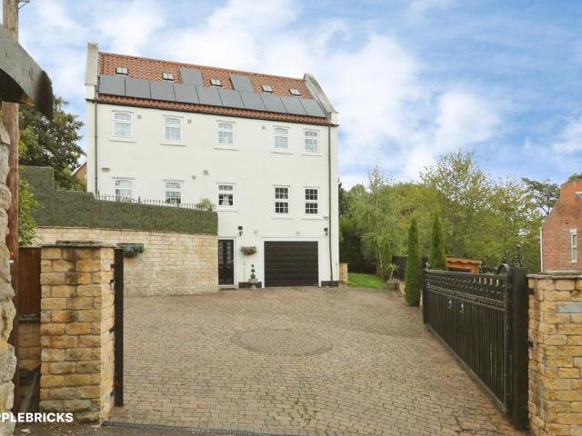1 bedroom detached house for sale