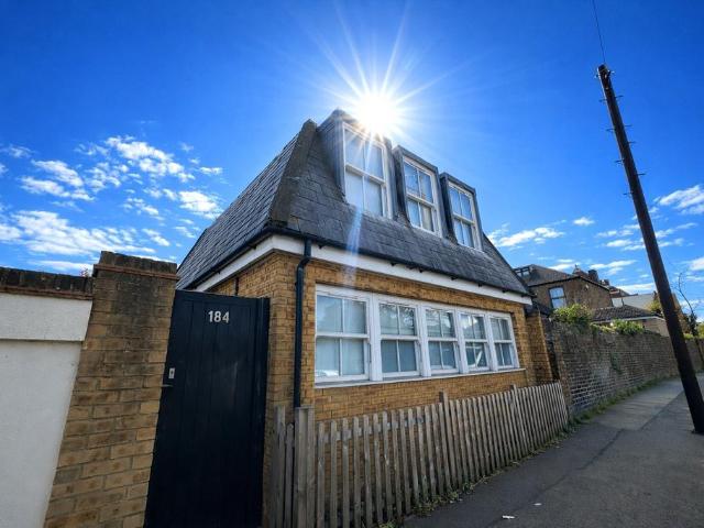 1 bedroom detached house for sale