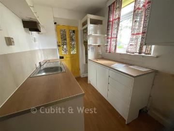 1 bedroom detached bungalow for sale
