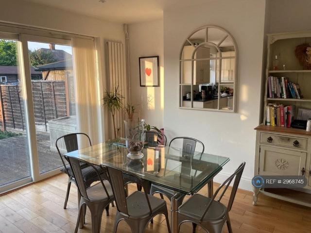 1 bedroom detached house to rent