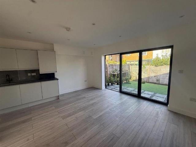 1 bedroom detached house to rent