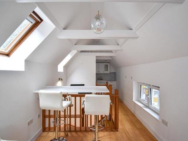1 bedroom detached house to rent