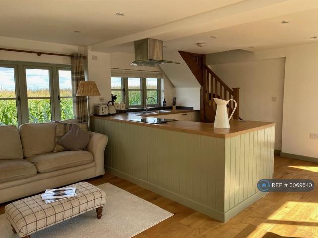 1 bedroom detached house to rent