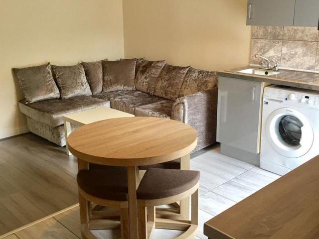 1 bedroom detached house to rent