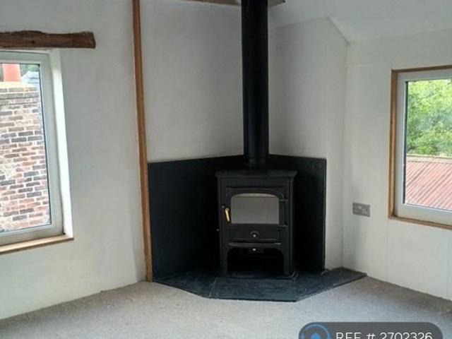 1 bedroom detached house to rent