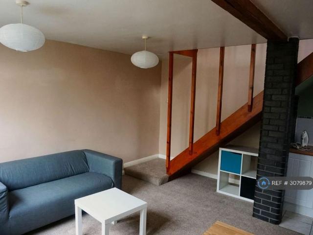 1 bedroom detached house to rent
