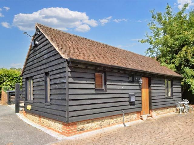 1 bedroom detached house to rent