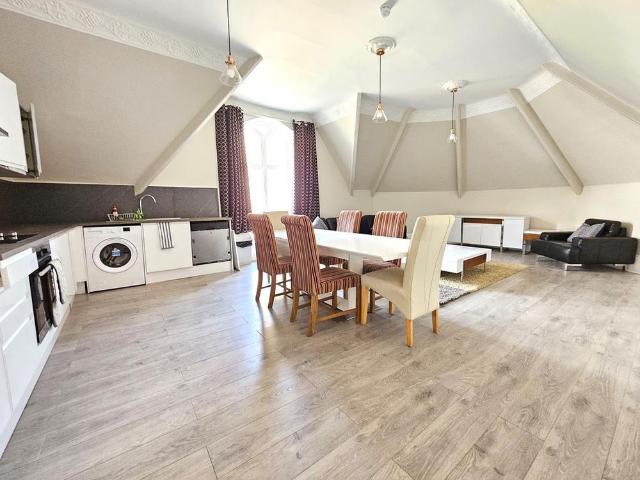1 bedroom detached house to rent