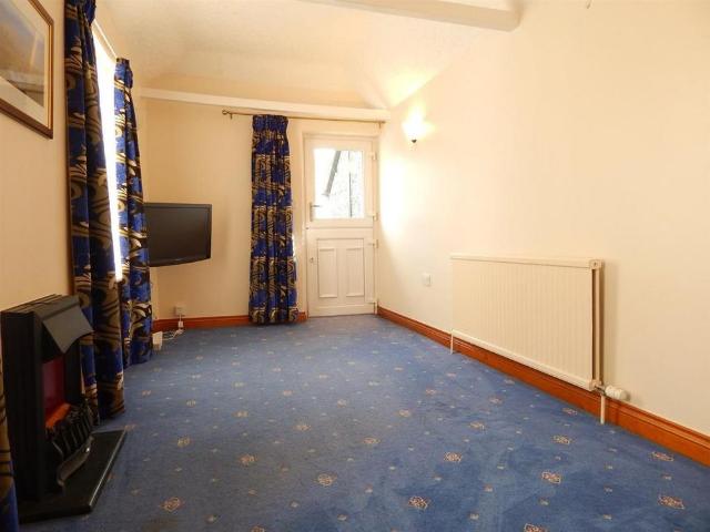 1 bedroom detached house to rent