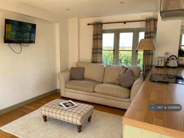 1 bedroom detached house to rent