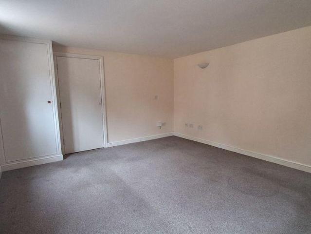 1 bedroom detached house to rent
