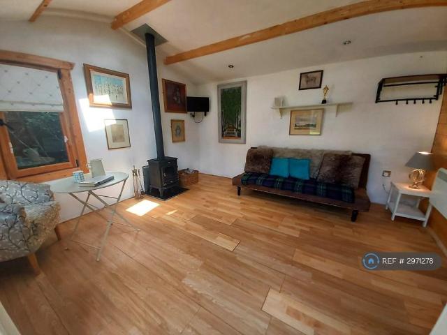 1 bedroom detached house to rent