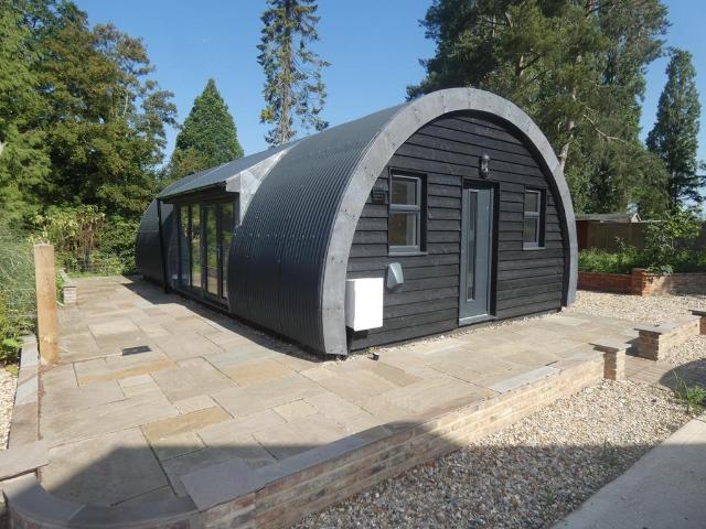 1 bedroom detached house to rent