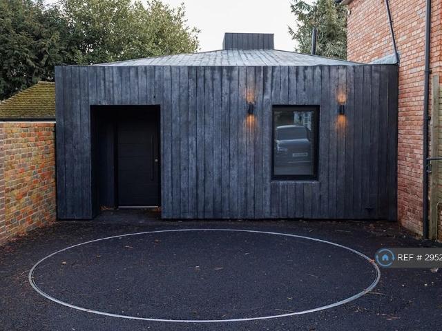 1 bedroom detached house to rent