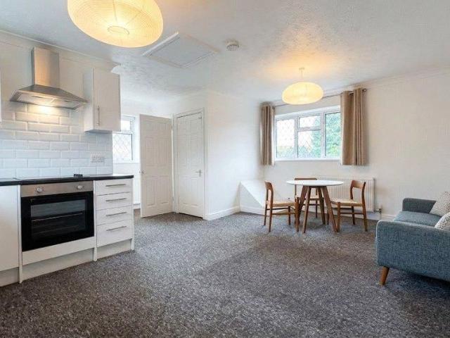 1 bedroom detached house to rent