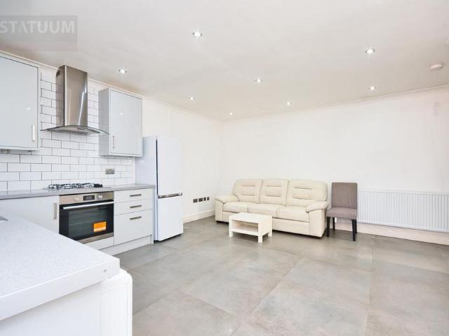 1 bedroom detached house to rent