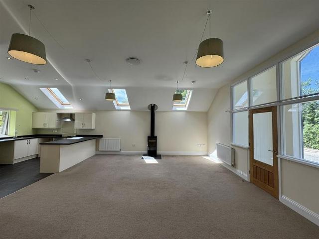 1 bedroom detached house to rent