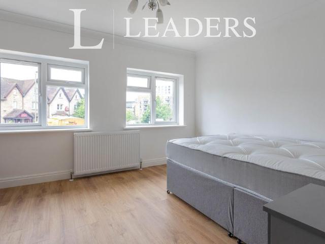 1 bedroom detached house to rent