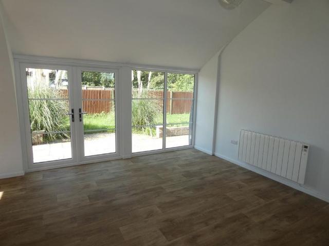 1 bedroom detached house to rent