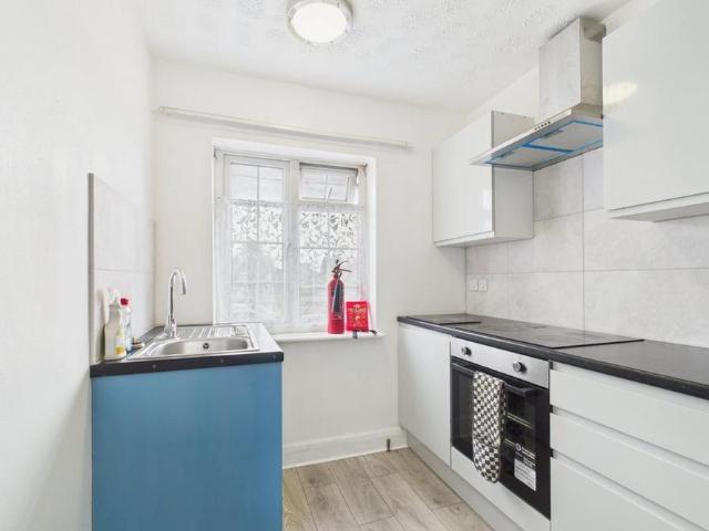 1 bedroom detached house to rent