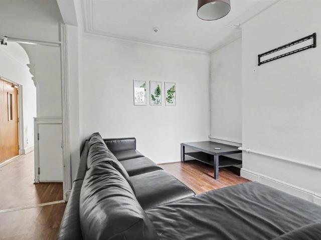 1 bedroom detached house to rent