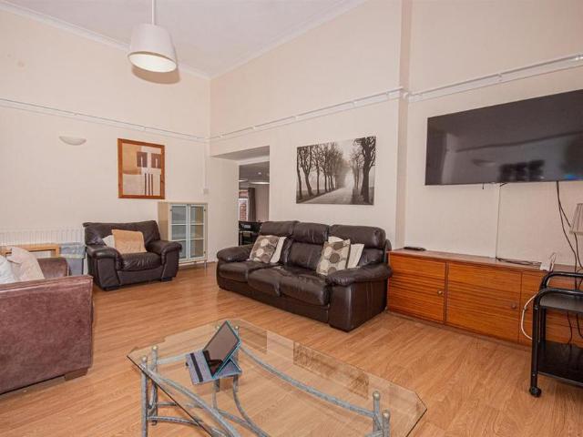 1 bedroom detached house to rent