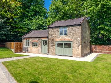 1 bedroom detached house to rent