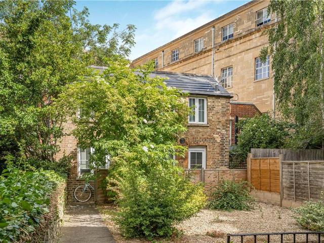 1 bedroom detached house to rent