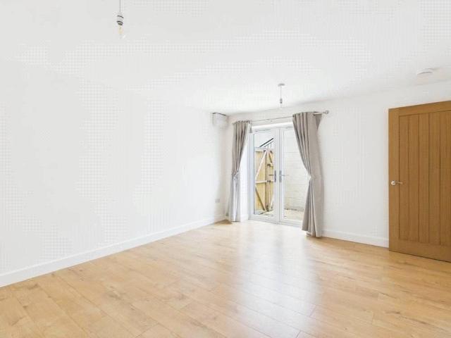 1 bedroom detached house to rent
