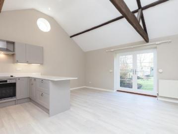1 bedroom detached house to rent