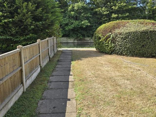 1 bedroom detached house to rent
