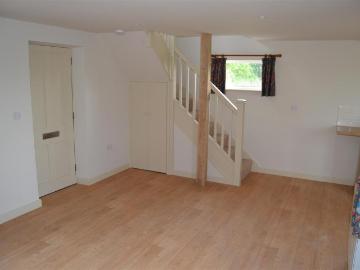 1 bedroom detached house to rent