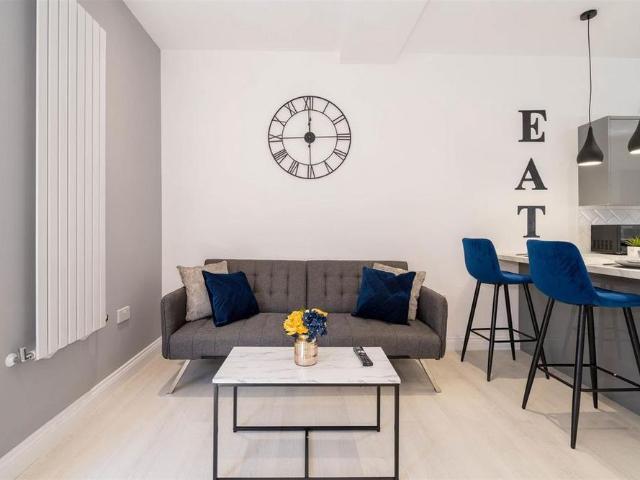 1 bedroom detached house to rent