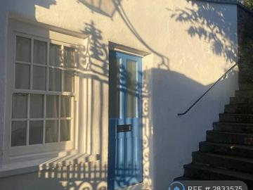1 bedroom detached house to rent