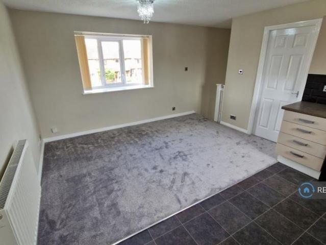 1 bedroom detached house to rent