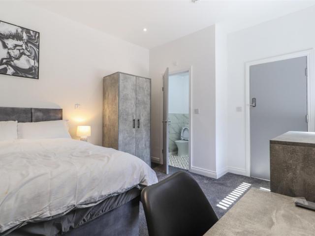 1 bedroom Detached house to rent