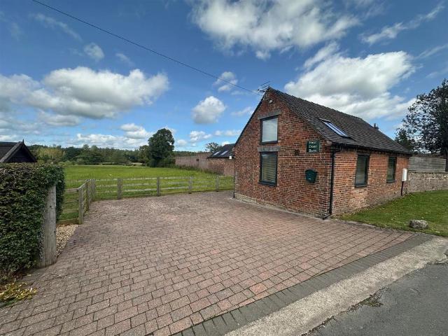 1 bedroom detached house to rent