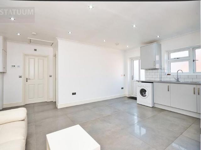 1 bedroom detached house to rent