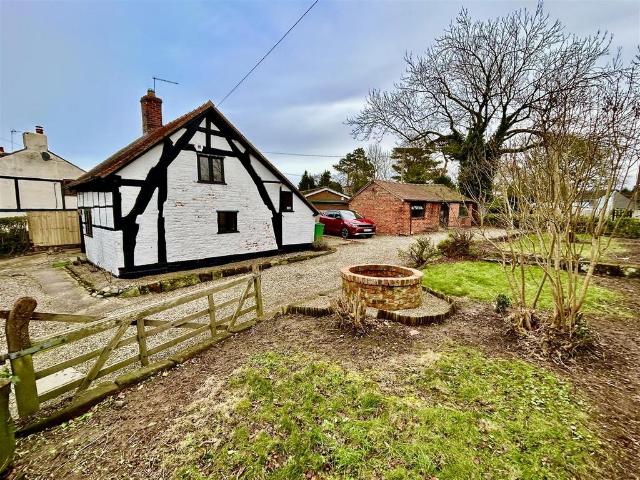 1 bedroom detached house to rent