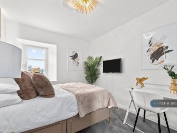 1 bedroom detached house to rent