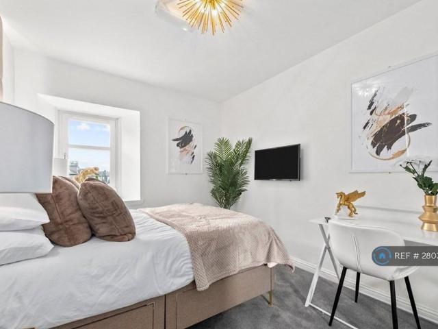 1 bedroom detached house to rent